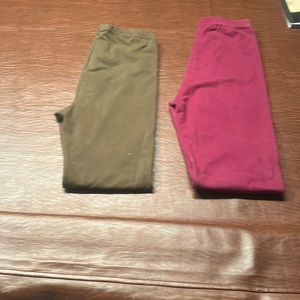 2 pairs of leggings